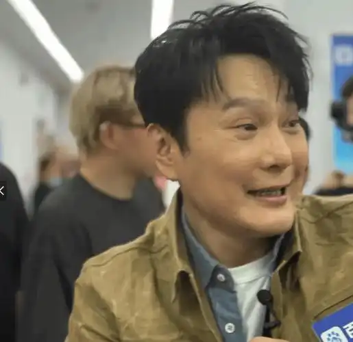 张信哲被吓出表情包