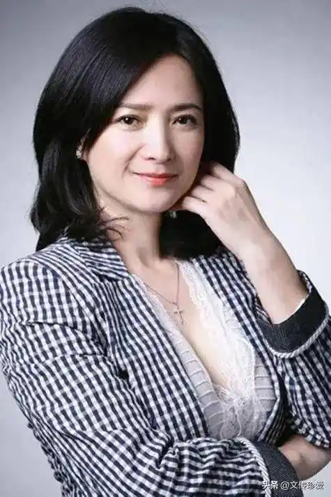 绝美琼女郎何晴:历经坎坷,终获幸福的演员人生