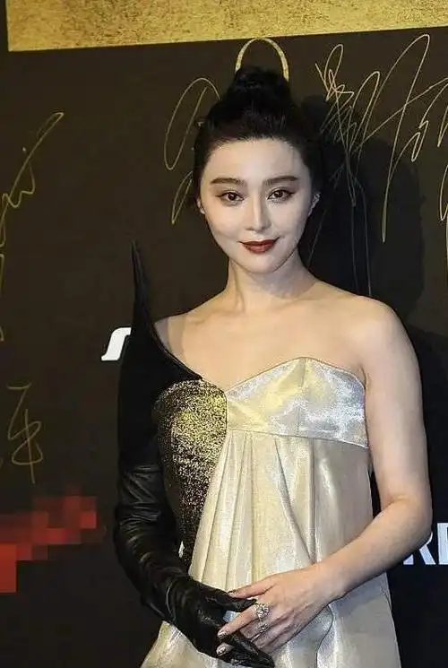 范冰冰近照脸部肿胀脚上高跟鞋被吐槽网友穿得好像门帘