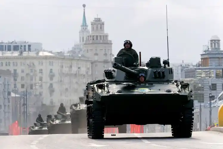 俄罗斯红场阅兵徒步方阵现代化武器和军事技术装备亮相