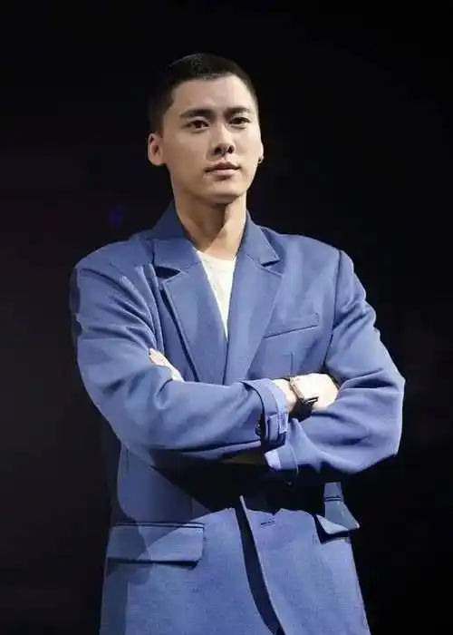 男明星敢于剃平头,堪比卸妆的考验,下面10位谁才是真颜霸_李易峰