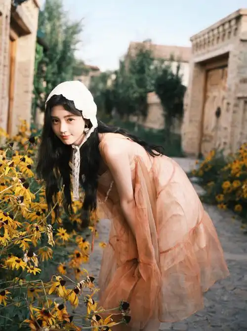 鞠婧祎晒夏日库存照 穿橘色公主裙似洋娃娃_内地星闻_大众网