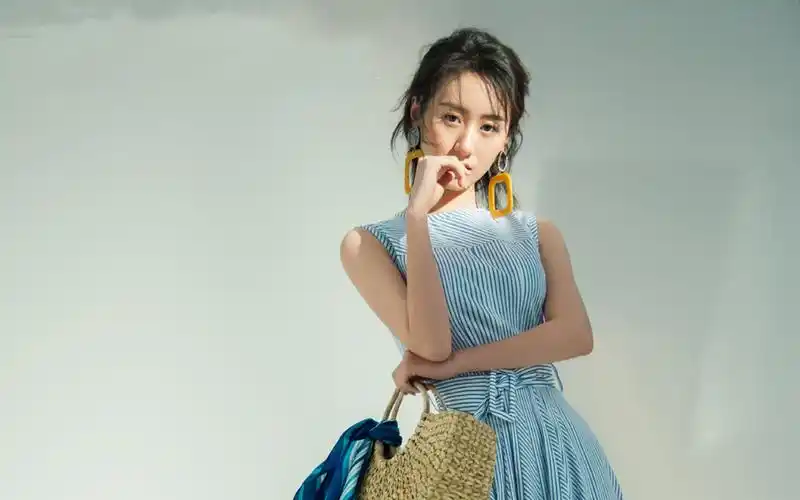 袁冰妍个性养眼写真图片桌面壁纸