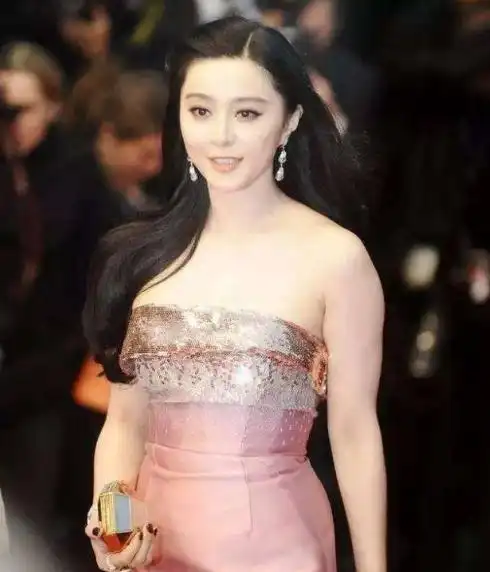 范冰冰自黑长得胖但漂亮配图搞怪200斤不止曾为显腿瘦p到墙歪