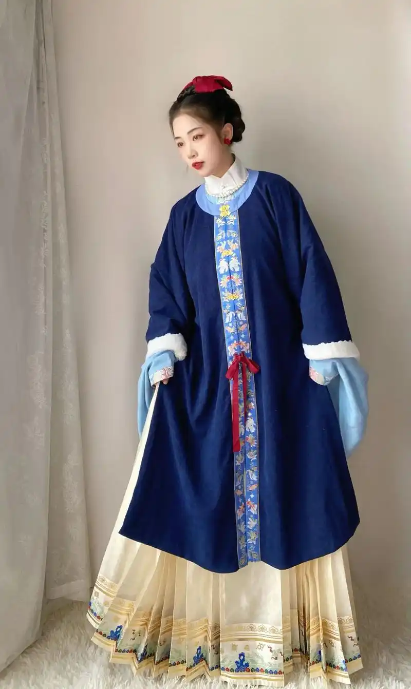 高贵典雅的藏蓝色,尽显明制汉服的大气之感!——[金玉满堂]长 - 抖音