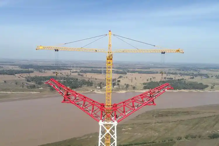 1635吨,是河南电力第一高塔,采用目前最先进的t2tg480双平臂抱杆吊装