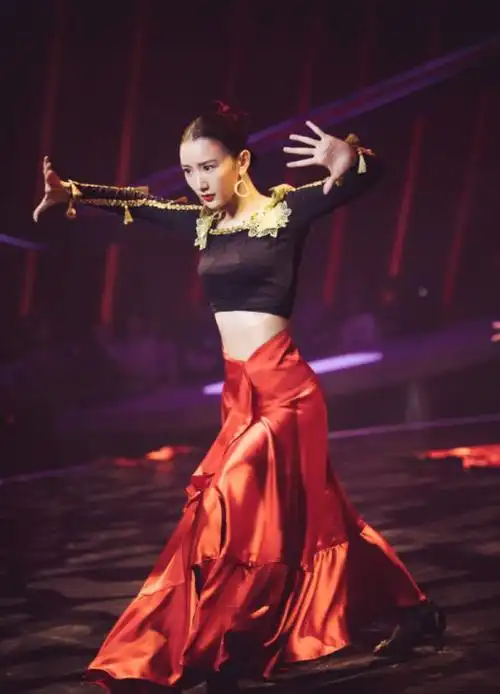 看毛晓彤跳舞感觉就像在看一场大片,真心不错,为她点赞!