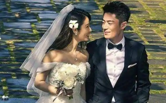 林心如深夜相约霍建华,身着宽松难掩小腹,又怀孕了?_孩子_黑色_消息