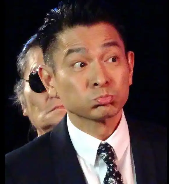 刘德华嘟嘴卖萌,可以负责帅,也可以负责可爱