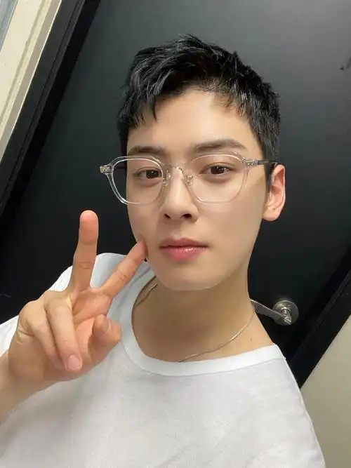 真的觉得车银优现在这样挺好看,少年到男人,如果这都算丑