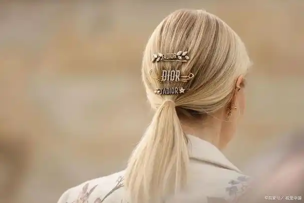 低马尾怎么扎好看?简单易学,让你秒变时尚达人!