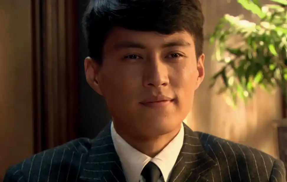 靳东年轻时长相普通,如今逆袭成为"叔圈"扛把子