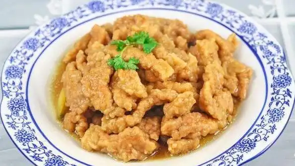 民间美食"蒸小酥肉"怎样做才好吃?挂糊秘诀在这里,看着很诱人