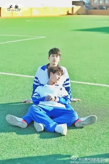 电视剧《上瘾》剧照 黄景瑜饰顾海 许魏洲饰白洛因