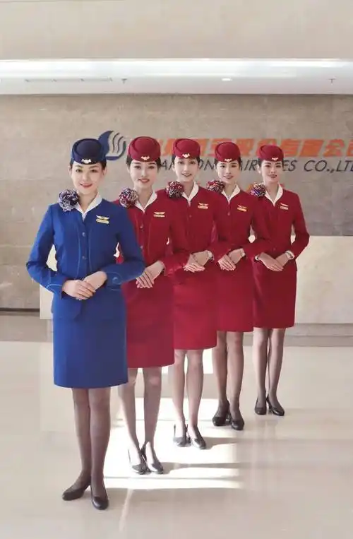 山航空姐 眼里有光_工作_旅客_老人