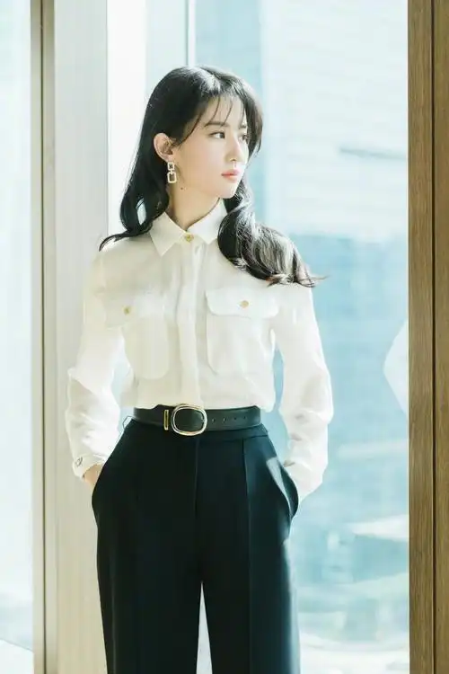 原创刘亦菲新发型太赞了,显嫩不止10岁,只是穿黑白职业装都仙到不行