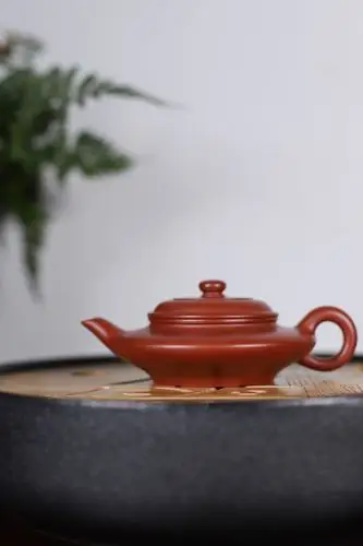 卢小伟紫砂壶作品 虚扁壶 大红袍 100cc 光器 助理工艺美术师 卢小伟