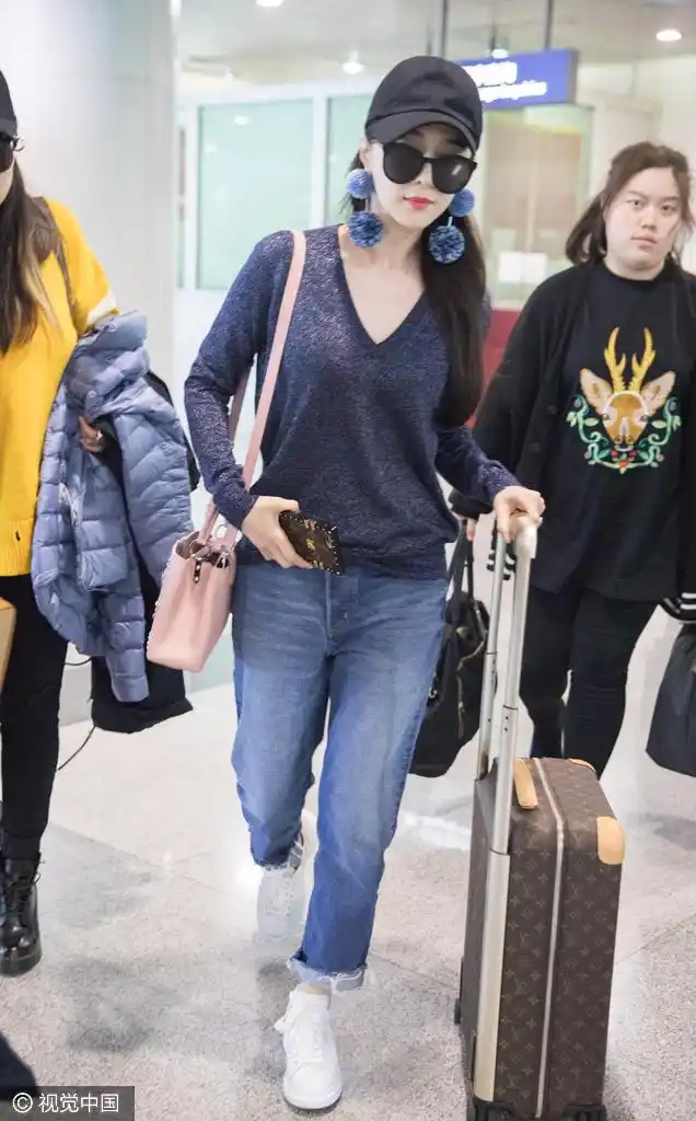 范冰冰一身机场 少女范儿十足