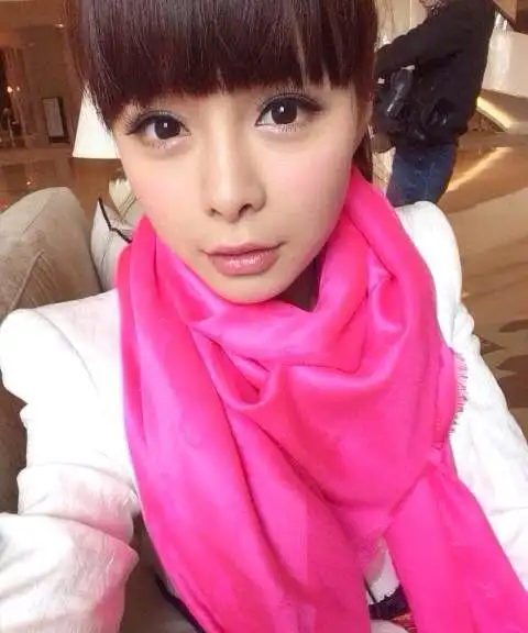 沈梦辰旧照公开 被疑整容