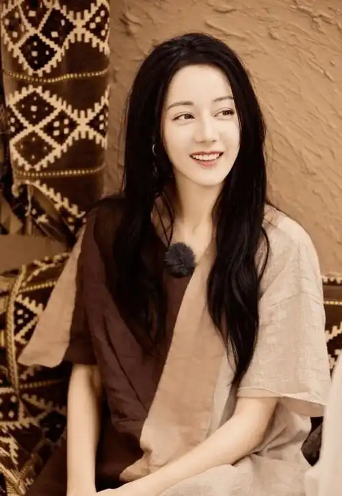 迪丽热巴:性感身材背后的健身秘籍揭秘!