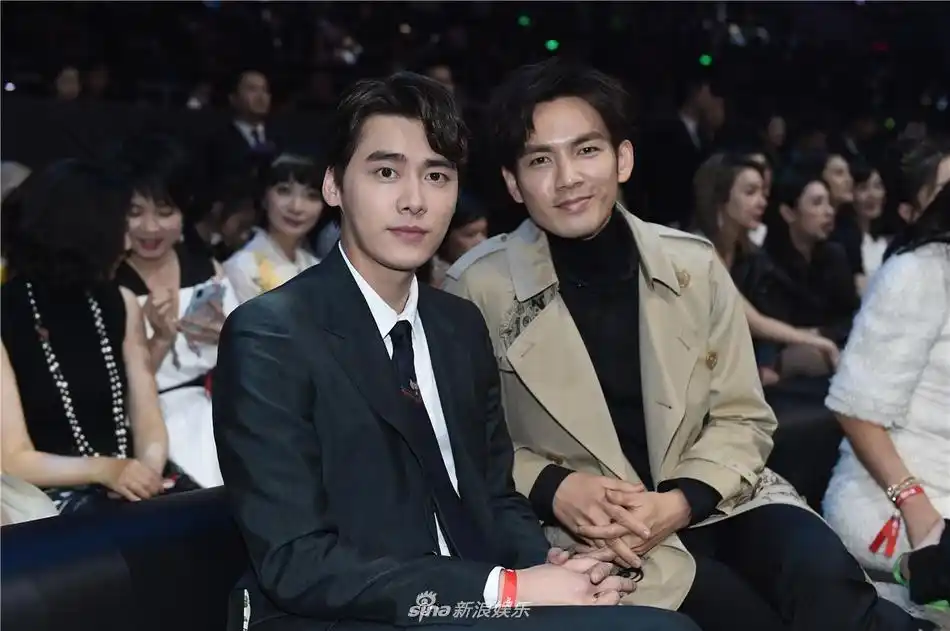 组图2017新浪微博之夜现场花絮四花旦甜笑合影吴亦凡帅气