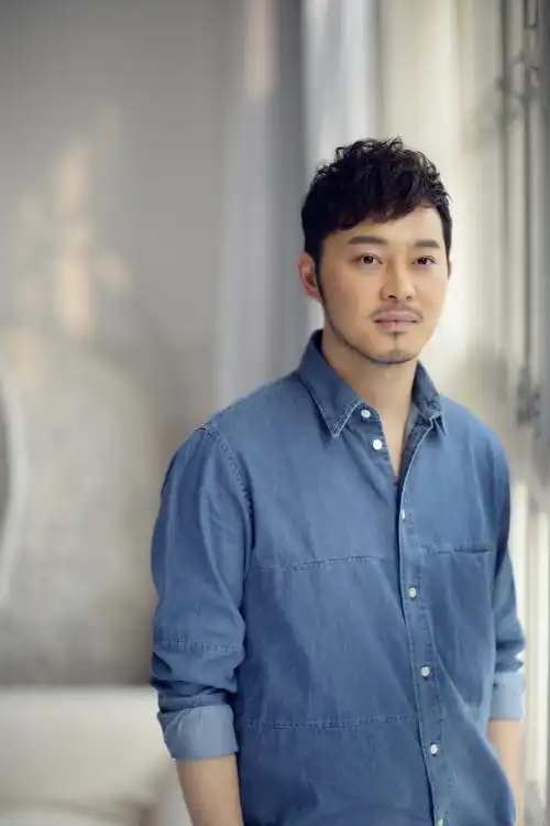 沙溢居家写真曝光自在享受春日悠闲时光