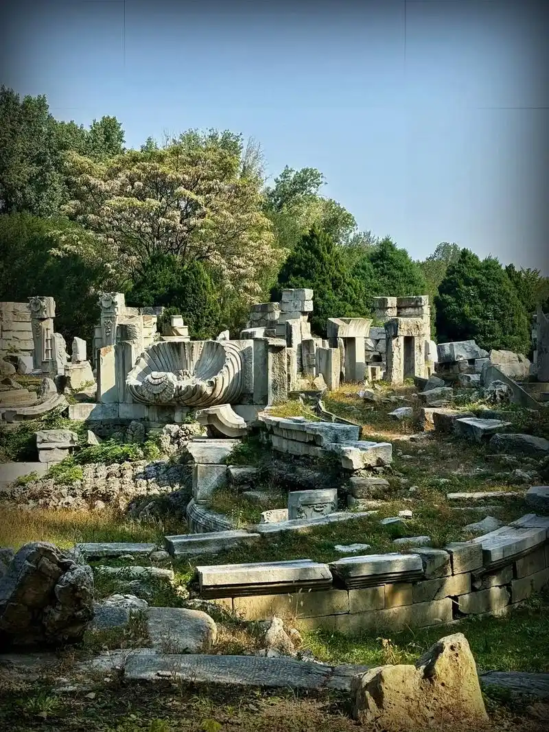 《昔日辉煌》万园之园-圆明园.破碎感和生命力,现场的冲击大过 - 抖音