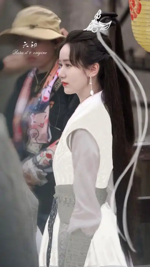 白衣映山茶,玉面含凝露@袁冰妍94