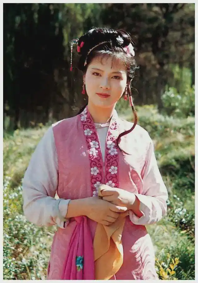 87版红楼梦10位丫鬟扮演者才情美貌不输钗黛她们如今怎么样