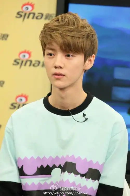 [鹿晗][分享]171111 出道初期的青涩萌鹿 害羞到忘记表情管理