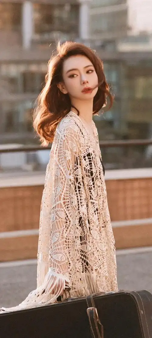 美女系列壁纸第1143期——戚薇风采闪耀2024