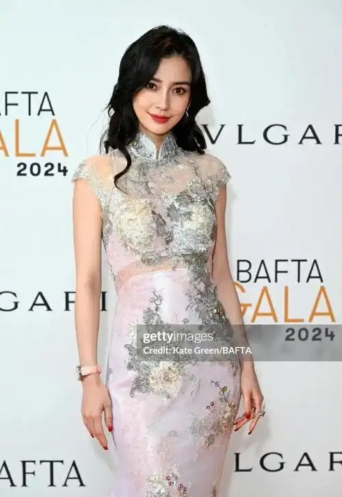 angelababy改良国风刺绣旗袍造型亮相英国电影学院红毯 67|杨颖