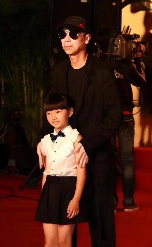 国民闺女张子枫5岁北漂曾被冯小刚钦点和徐峥搭戏