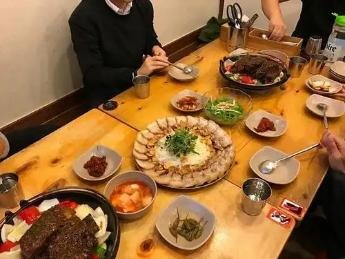 没想到韩国人吃饭的礼仪这么多,网友:不愧曾经是中国的附属国