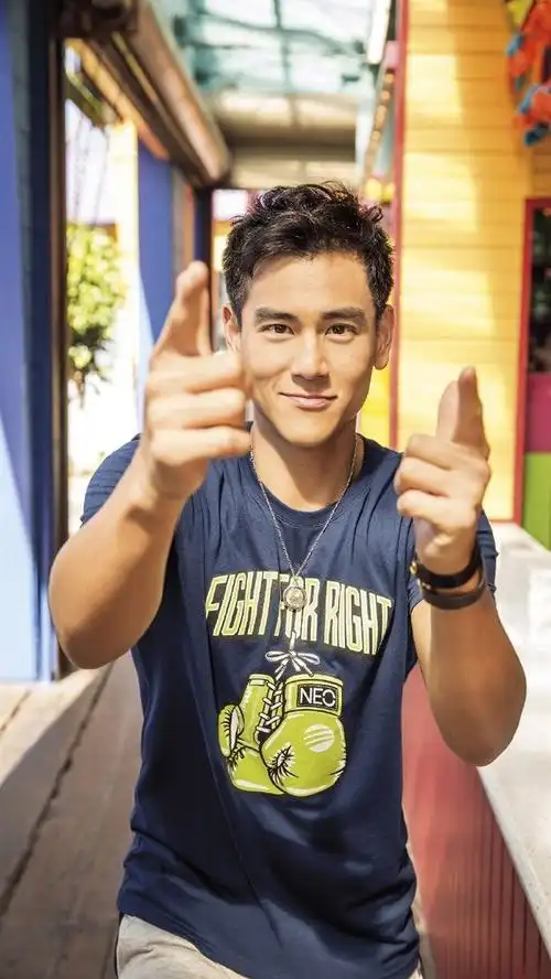 魅力型男彭于晏时尚写真