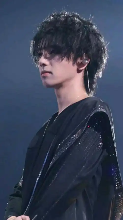 侧颜帅哥图鉴#@华晨宇yu