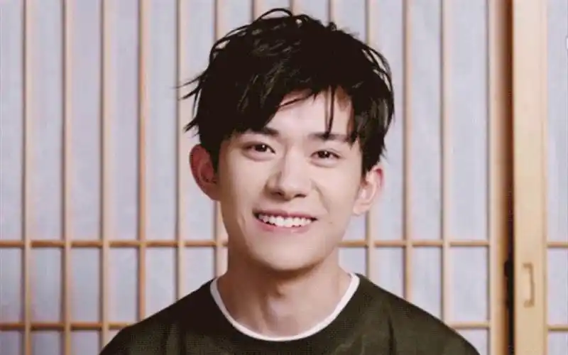 【易烊千玺】棒棒糖的甜,也不及你的一个微笑