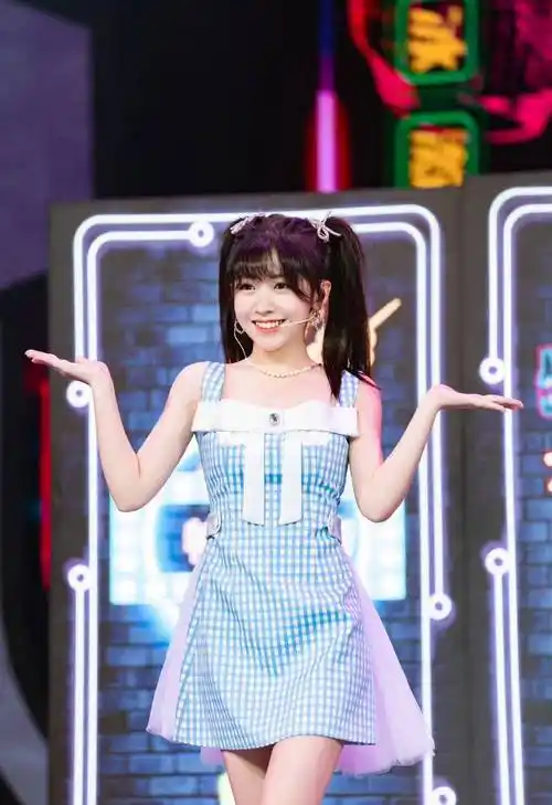 赖美云真是一如既往的娇俏可爱啊!