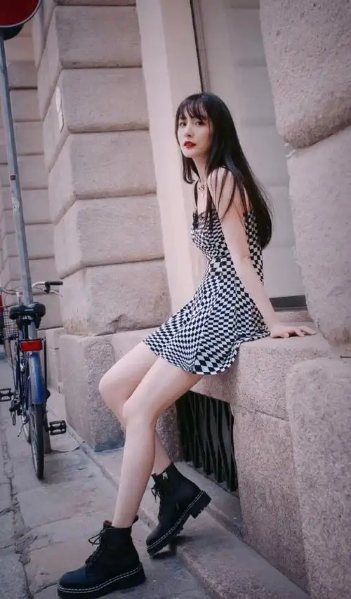 跟着杨幂学些拍照姿势7个时尚又好看的姿势帮你解决摆拍难题