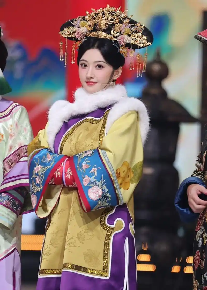 【华丽转身】景甜清宫造型,富贵中透着俏皮!