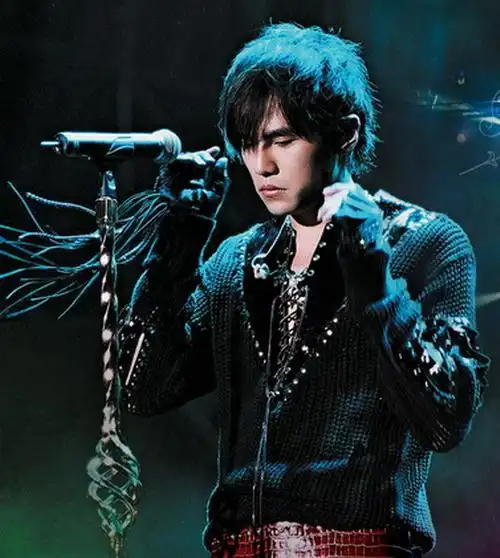 周杰伦2004年演唱会图片(2003周杰伦演唱会) - 知识分子