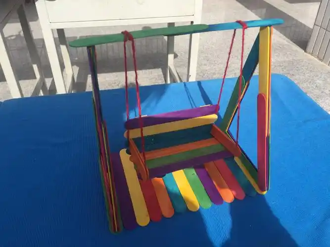 闫户小学开展 "我是小能手"手工制作展评活动