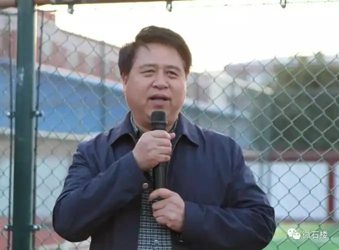 石楼中学校长 李增强