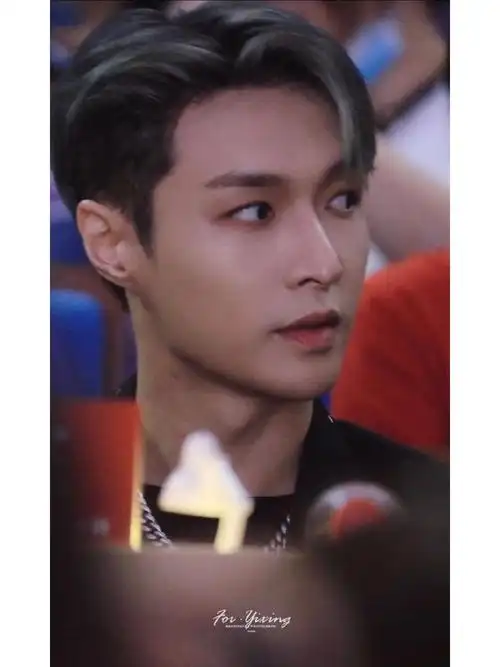 今晚真的鲨疯张艺兴的生图yyds