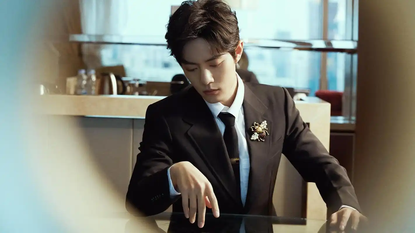 电脑壁纸 明星 大陆明星 肖战天秤刺绣西服帅气迷人写真