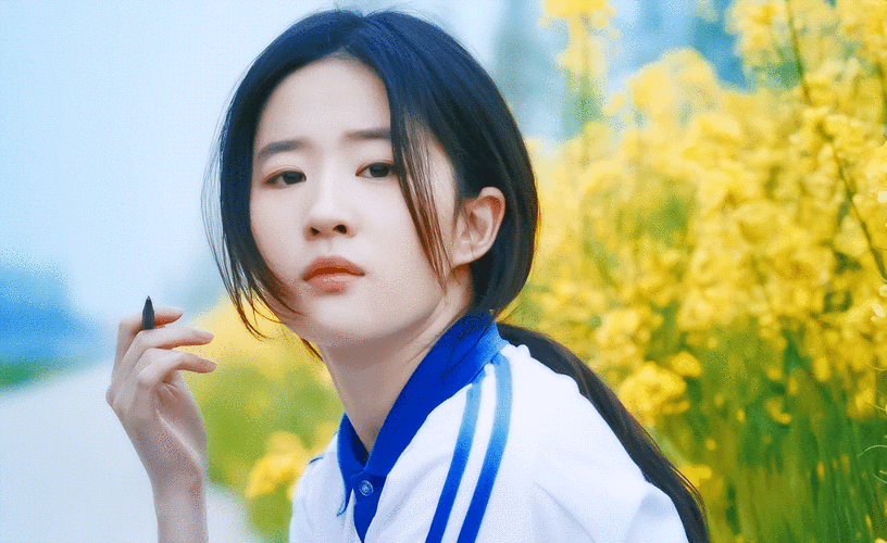 纪德卡顿:校服有多美,穿上去网友都说神仙姐姐回来了_刘亦菲_气质