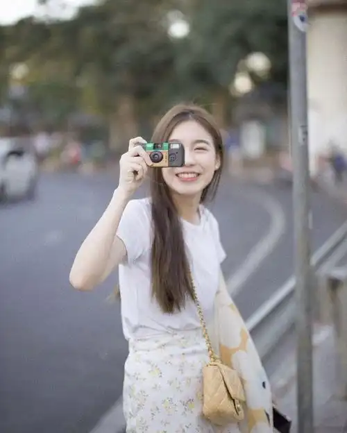 国庆拍照必备姿势,跟着8个姿势这样摆,拍照点赞多起来