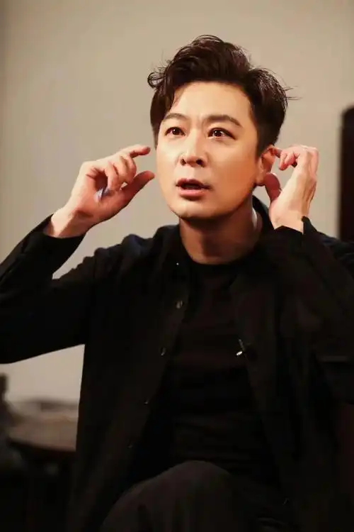 《可凡倾听》| 走近演员于毅:唯有热爱_腾讯新闻