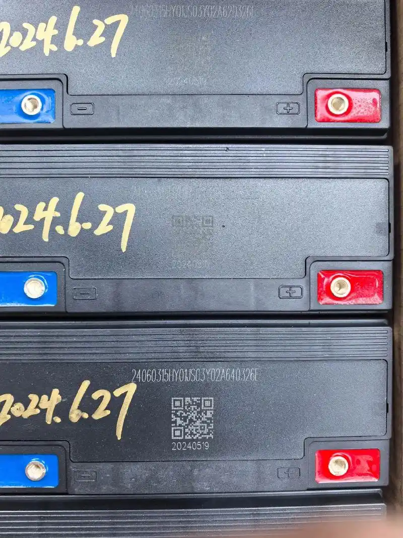 雅迪原装全能王22安石墨烯走起,今天估计一天都是换电池的节奏 - 抖音