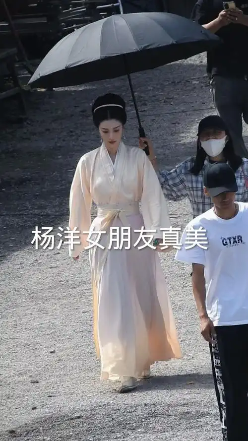 杨洋女朋友身材真好,大家都认识她吧?